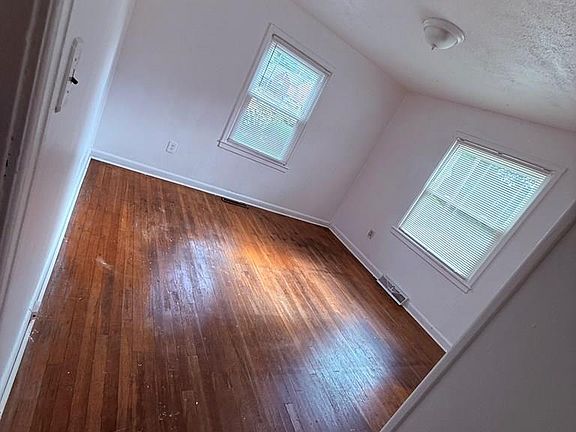 4th image of 170 Sunset Dr