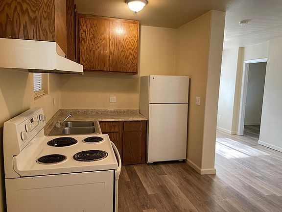 4th image of 3486 Lakeshore Blvd #7