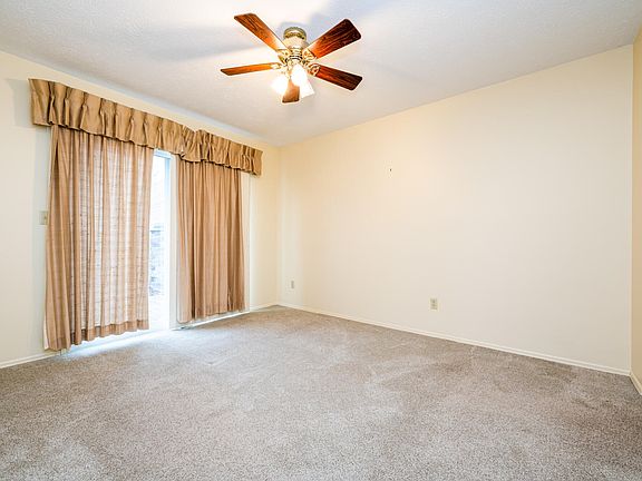 4th image of 2512 Dover Ln