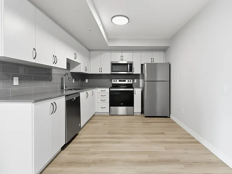 425 Watson Pkwy N — Photo 15