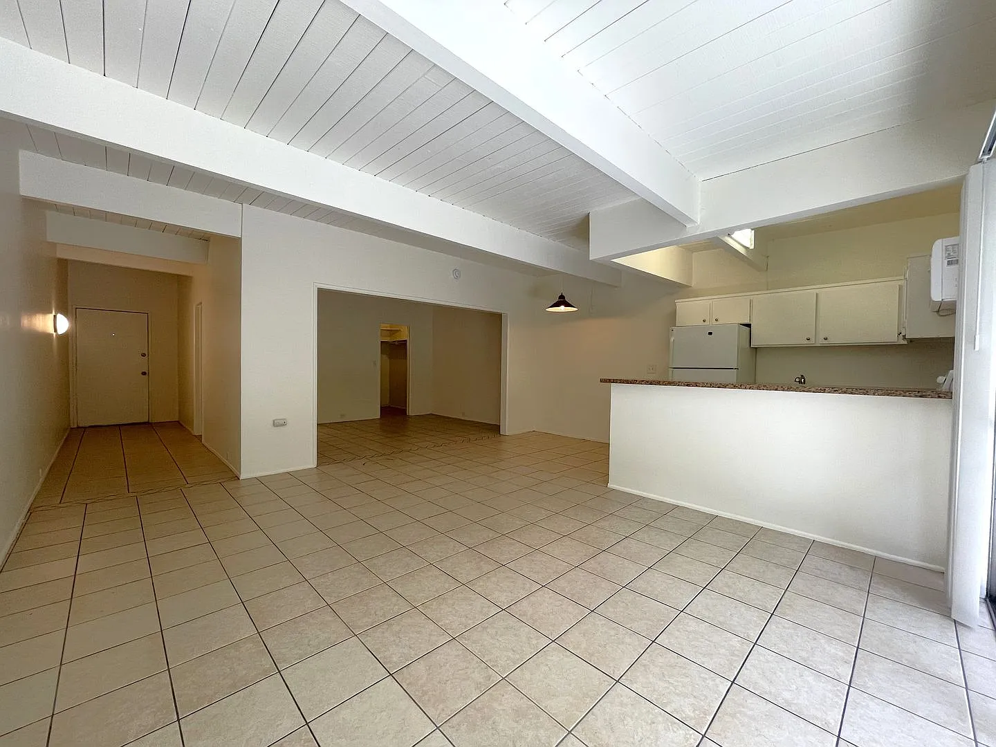Available Now!! Studio 1 Bathroom Palm Springs Apartment With Enclosed Patio — Photo 2