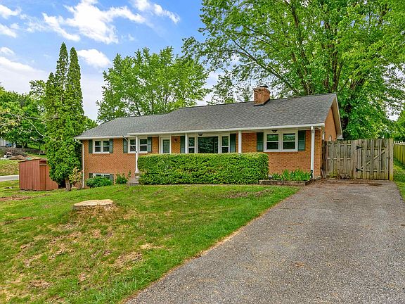 4th image of 595 Walters Dr