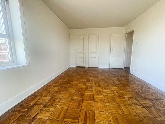4th image of 60-01 194th St