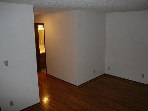 2nd image of 9517 W 86th St
