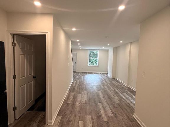 5th image of 1546 S Wilton St