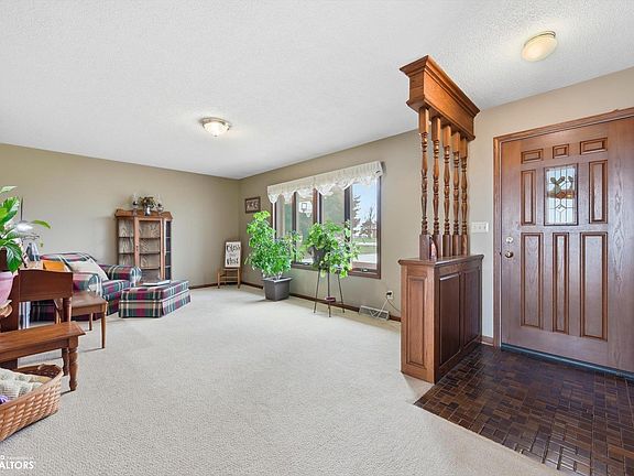 5th image of 959 Oak Rd