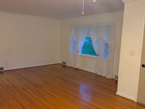 5th image of 404 Wolf St