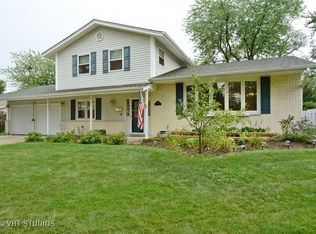 847 E Plate Dr, Palatine, IL 60074
