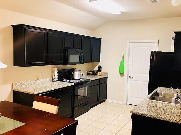 4th image of 3121 Royal Crest Dr