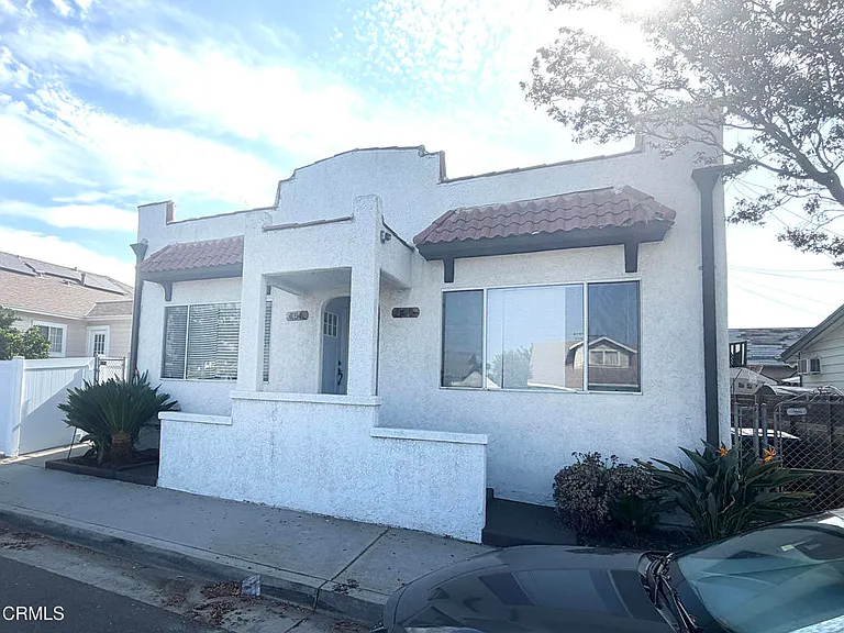 156 S Pacific Ave — Photo 1