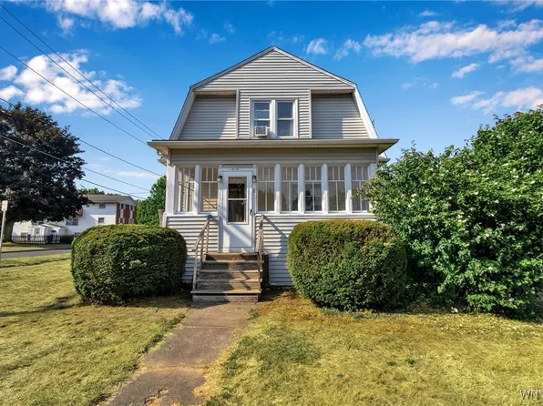 8 Maple St, Medina, NY 14103