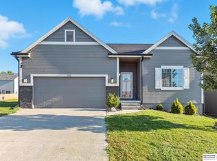 14812 Leeman St, Bennington, NE 68007