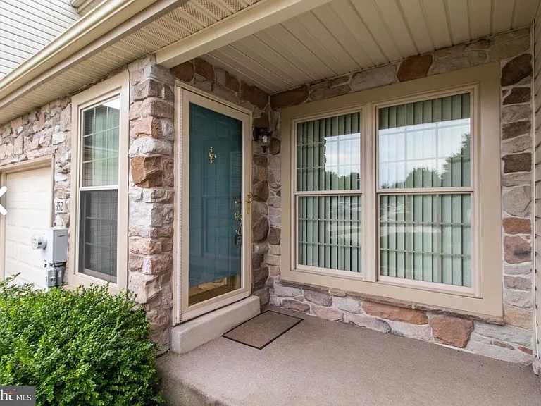 352 Glennbrook Way — Photo 3