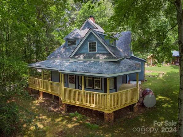 82 Hamer Ave, Waynesville, NC 28786