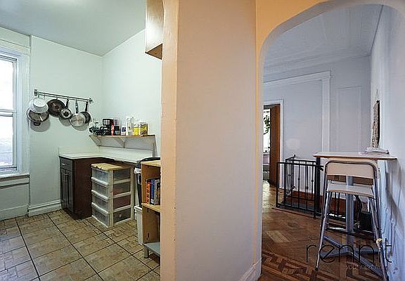 3rd image of 967 Bergen St APT 1D