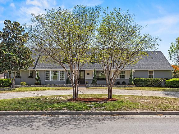 2nd image of 1636 W Red Bird Ln