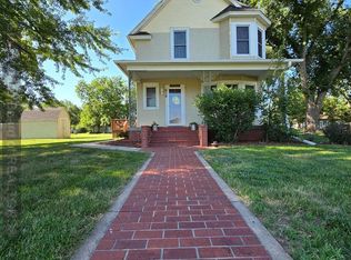 616 4th St, Shelton, NE 68876