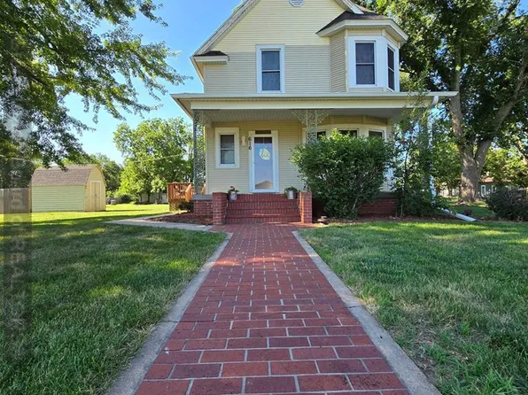 616 4th St, Shelton, NE 68876