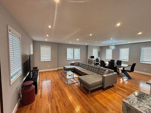 4th image of 1136 West Broadway