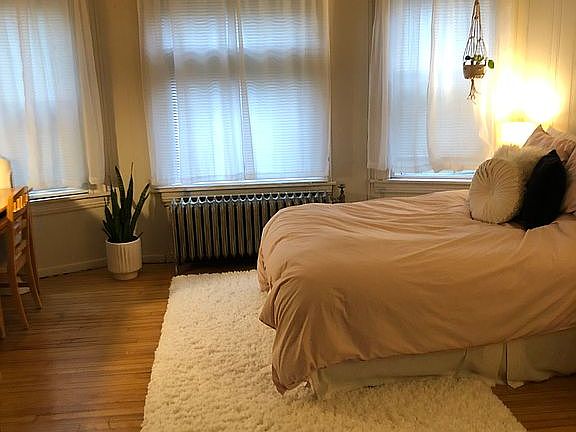 5th image of 2404 Lyndale Ave S #2