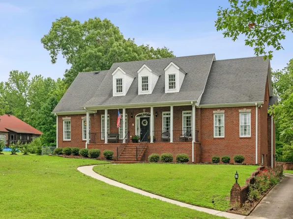 8648 Lake Dr, Bessemer, AL 35022