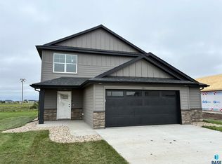 243 Thelma Ave, Harrisburg, SD 57032