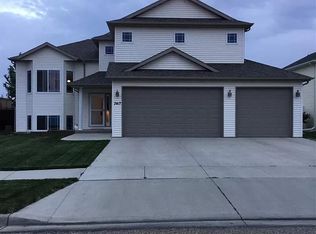 3417 15th St SE, Minot, ND 58701