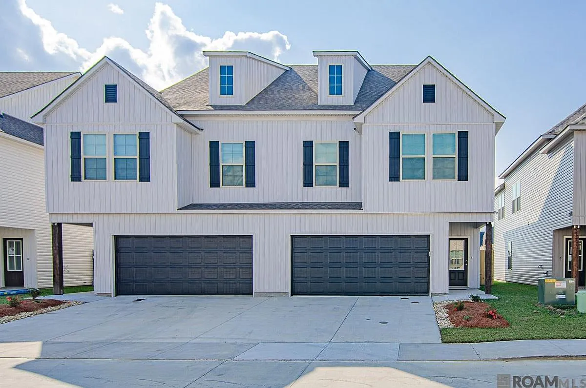 Building Photo - 5618 Cottage Lake Dr
