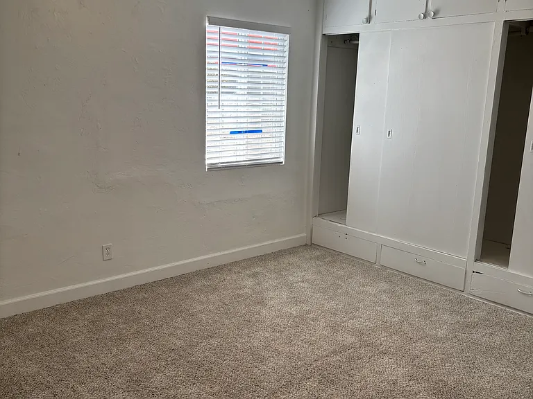 334 N Wilson St — Photo 4