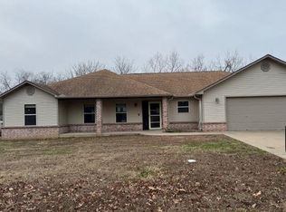 302 N Edgewood Dr, Coffeyville, KS 67337