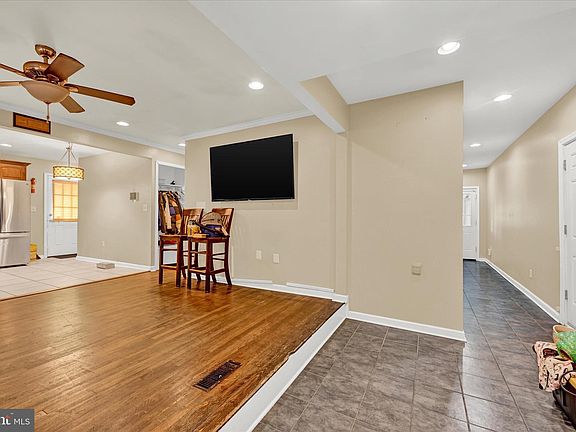 4th image of 1047 Genine Dr