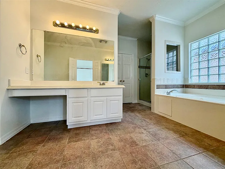 2806 Briarhurst Park — Photo 16