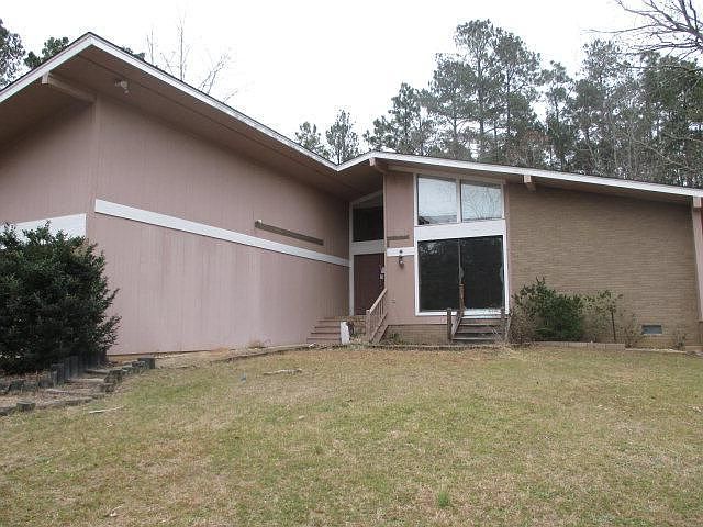 1st image of 202 Pine Hollow Dr