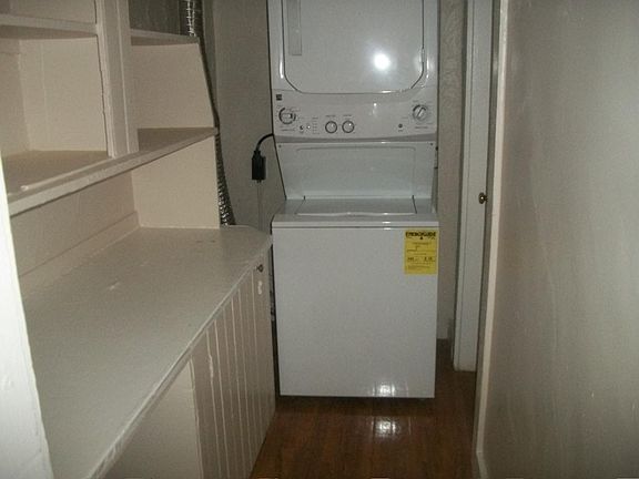 5th image of 279 Pearl St