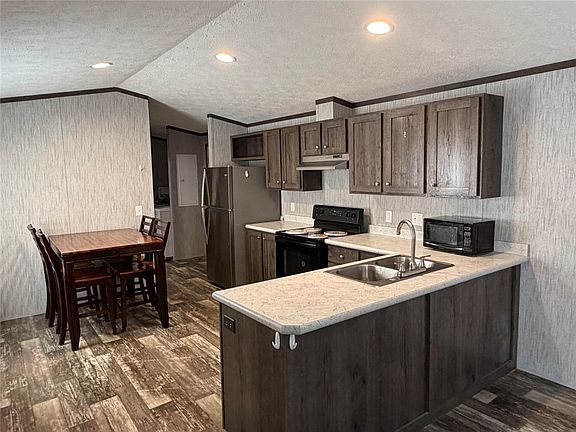 3rd image of 18 Cheryl Ln