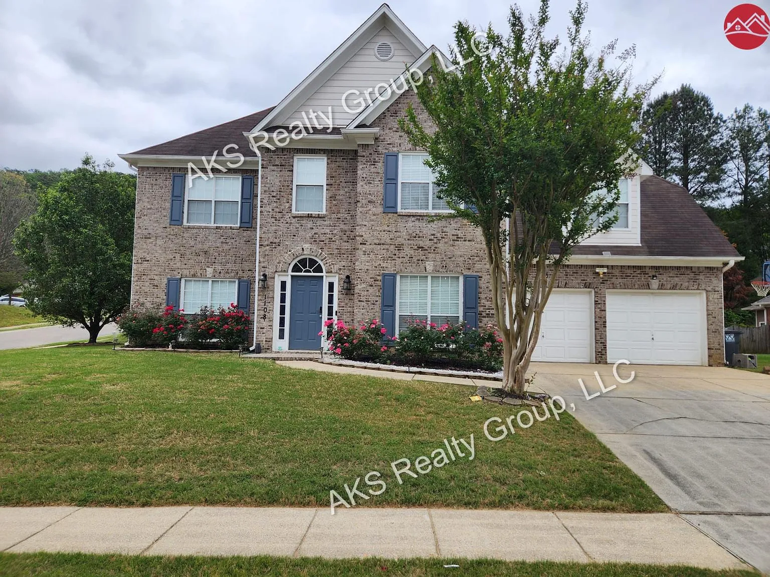 4 bed, 3.5 bath, 2725 sqft, $2,699 — Photo 1