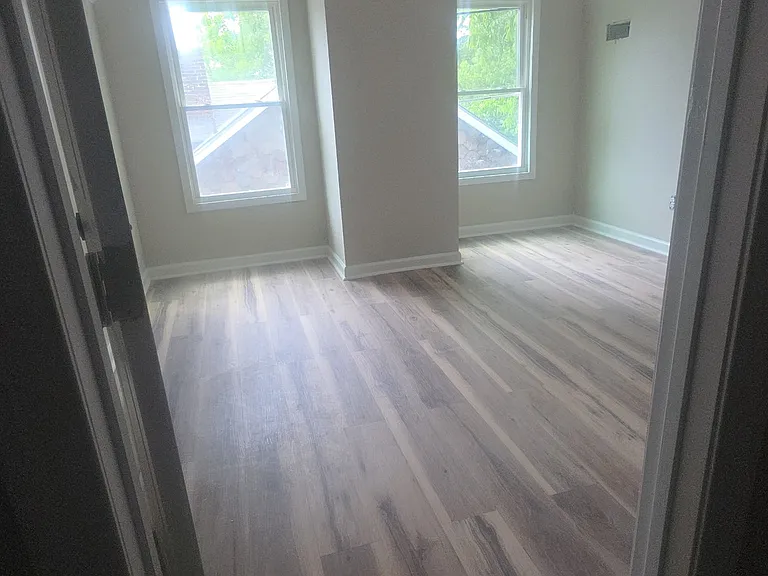 216 S Clay St — Photo 3