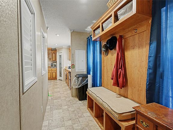 5th image of 1004 Chapman Rd