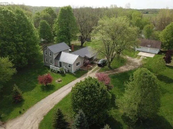 3151 E Bacon Rd, Hillsdale, MI 49242