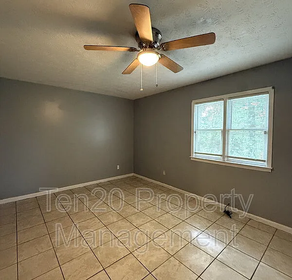 6200 Olde Towne Dr #A — Photo 2