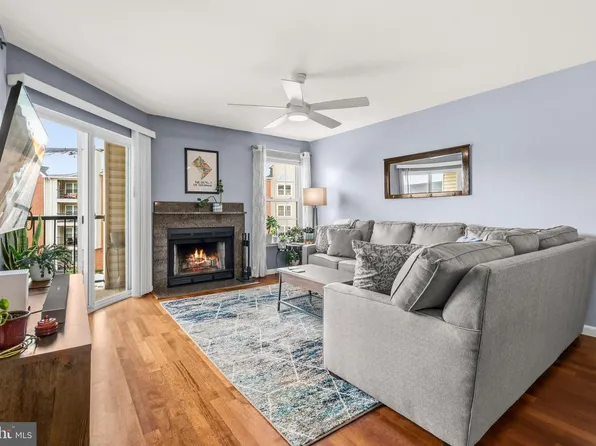 3307 Wyndham Cir APT 3158, Alexandria, VA 22302