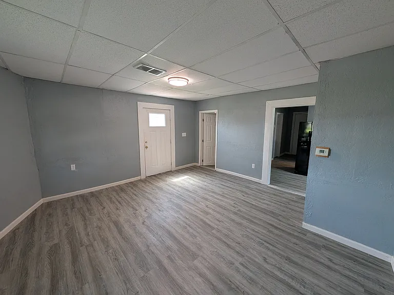409 S 2nd St — Photo 9