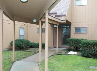 2002 Abbey Rd APT D, South Bend, IN 46637