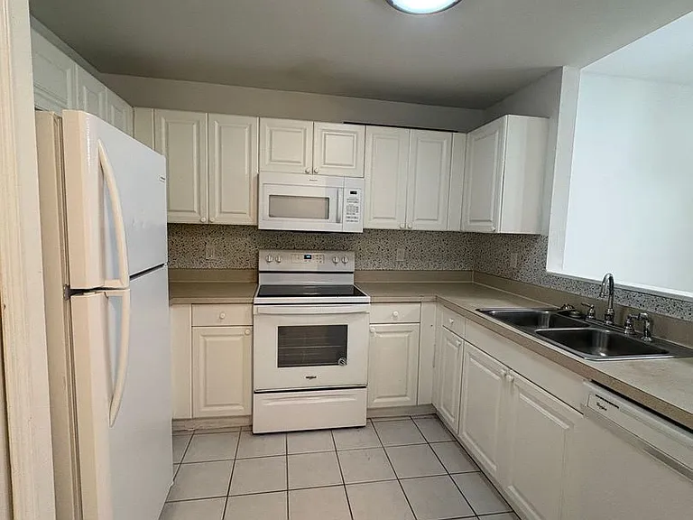 509 SE 6th Pl — Photo 3