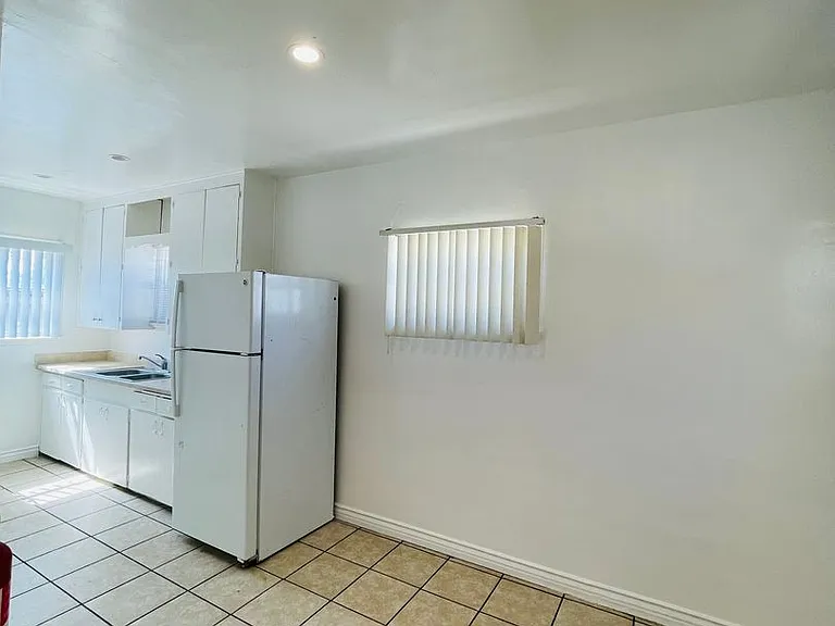 158 N Ventura Ave — Photo 20