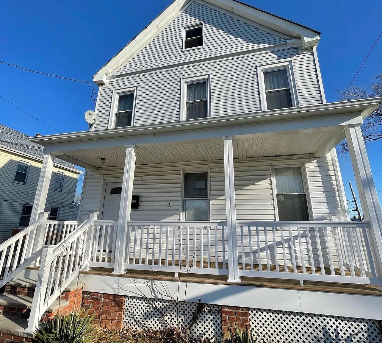 694 Amboy Ave — Photo 2