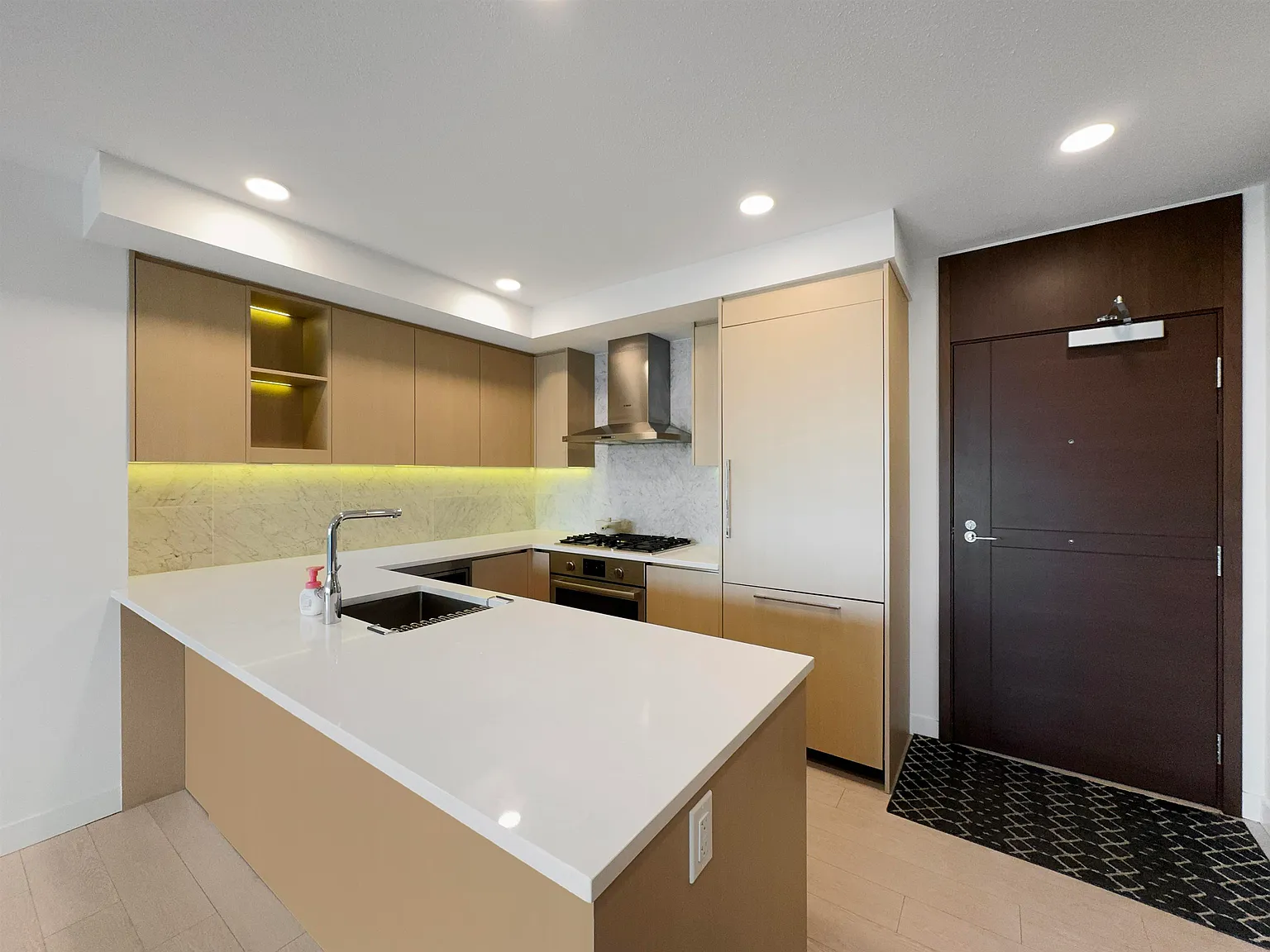 2 bed, 850 sqft, $2,850 — Photo 2