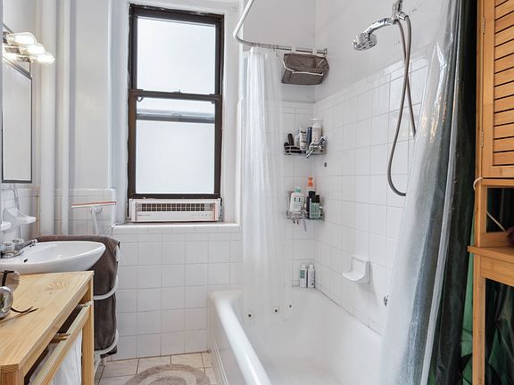 5th image of 205 W 54th St APT 2B