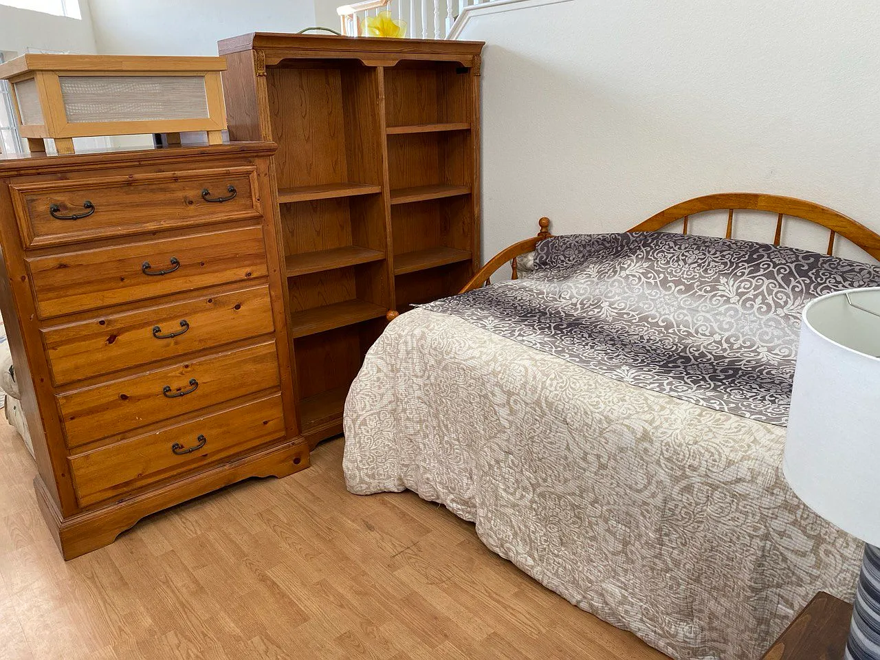 5 bed, 4000 sqft, $500 — Photo 2