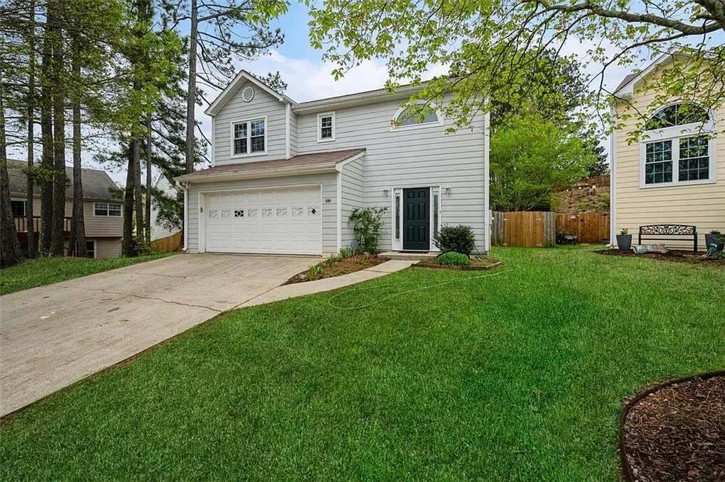 3 bed, 2.5 bath, 1860 sqft, $2,400 — Photo 2